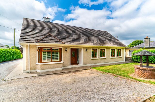 Straney Mor, Rathmolyon, Co. Meath, Rathmolyon, Co. Meath - Click to view photos
