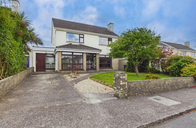 125 Sweet Briar Lawn, Tramore, Co. Waterford - Click to view photos