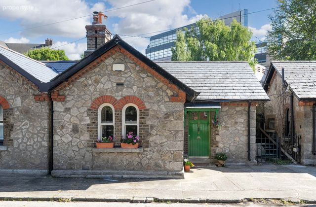 11 Herbert Cottages, Ballsbridge, Dublin 4, Co. Dublin, Ballsbridge, Dublin 4 - Click to view photos