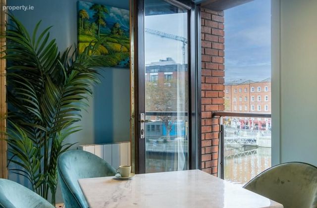 3132 Wellington Quay, Temple Bar, Dublin 2 - Click to view photos