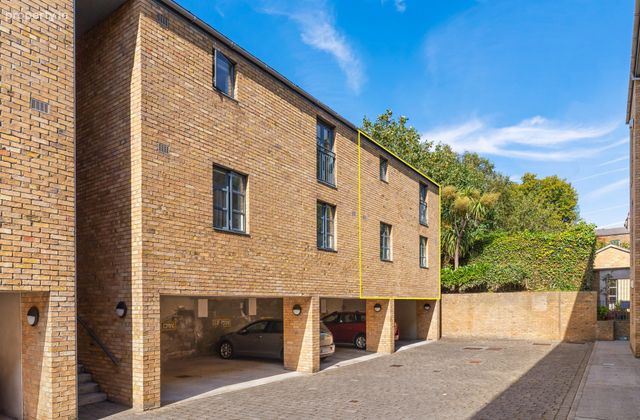 22 Cannon Mews West, Beggar's Bush, Ballsbridge, Dublin 4, Ballsbridge, Dublin 4 - Click to view photos