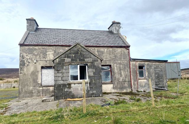 Owenteskna, Glencolmcille, Meenaneary, Co. Donegal - Click to view photos