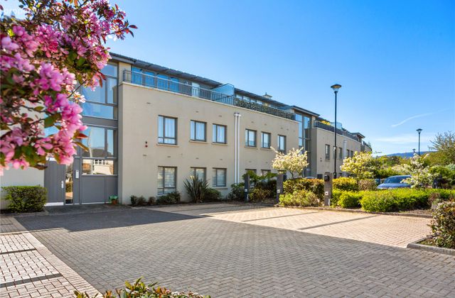 12 Yeats Hall, Carrickmines Avenue, Carrickmines Wood, Dublin 18, Dublin 18 - Click to view photos