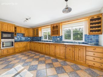 11 Castle Court, Waterford Road, Carrickbeg, Carrickbeg, Co. Tipperary - Image 5