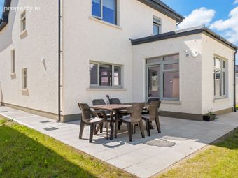 7 Clover Lawn, Janeville, Carrigaline, Co. Cork - Image 4