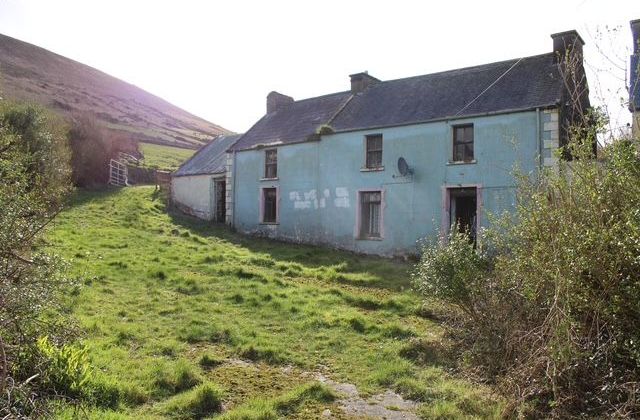 Teeravane, Ballyferriter, Clogher, Co. Kerry - Click to view photos
