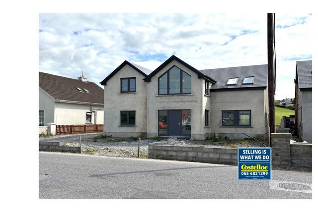 School Road, Lahinch, Co. Clare - Click to view photos
