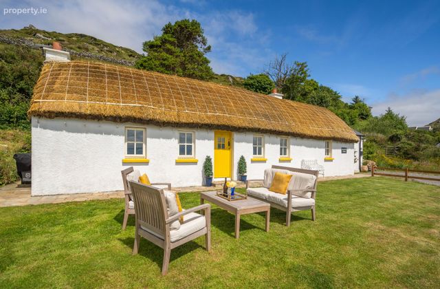 Bumblebee Cottage, Largysillagh, Killybegs, Co. Donegal, Killybegs, Co. Donegal - Click to view photos