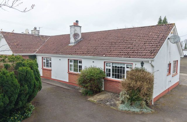 Woodenstown Lower, Cahir, Co. Tipperary, Poulmucka, Co. Tipperary - Click to view photos