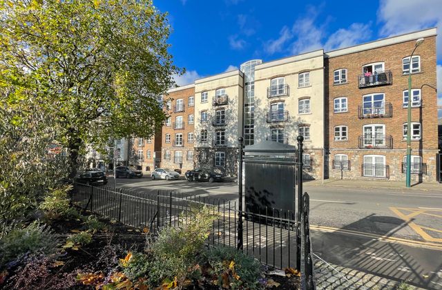 Manor Hall, Mount Brown, Kilmainham, Dublin 8 - Click to view photos