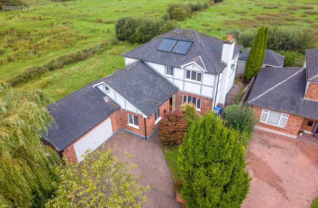 12 Sarsfield Drive, Ballinasloe, Co. Galway - Click to view photos