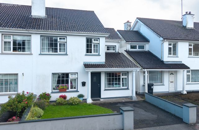 83 Chestnut Grove, Castlebar, Castlebar, Co. Mayo - Click to view photos