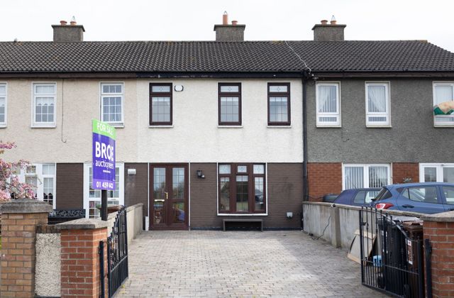 48 Greenfort Avenue, Clondalkin, Dublin 22 - Click to view photos