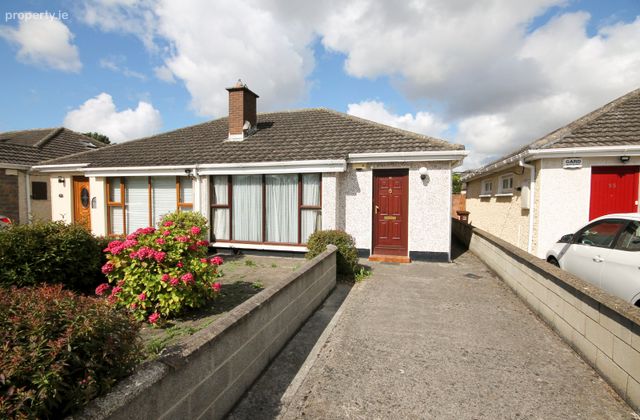 94 Oakcourt Drive, Palmerstown, Dublin 20, Palmerstown, Dublin 20 - Click to view photos