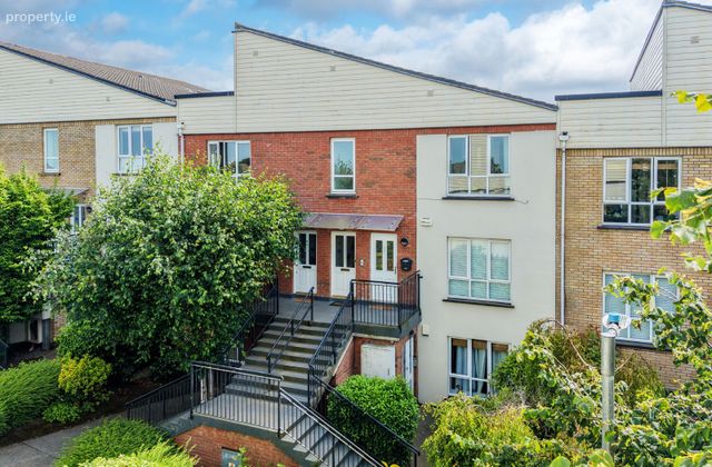 86 Beechdale Court, Ballycullen, Dublin 24 - Click to view photos