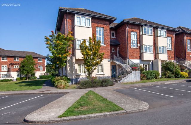 67 Cruise Park Avenue, Tyrrelstown, Dublin 15 - Click to view photos