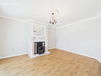25 Castle Court, Waterford Road, Carrickbeg, Carrick-on-Suir, Co. Tipperary - Image 5