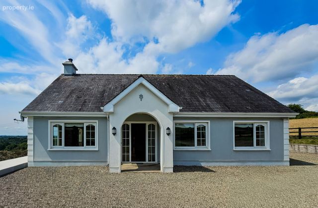 Middleline, Mountshannon, Bohatch, Co. Clare - Click to view photos