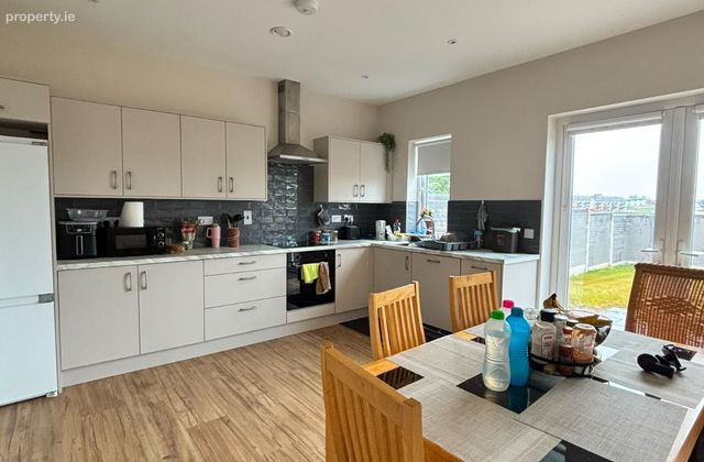 1 The Mews, Drakes Point, Crosshaven, Co. Cork - Click to view photos