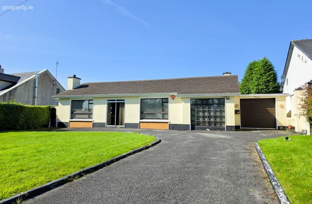 Sarnaught Lodge, Sarnaught, Castlebar, Co. Mayo - Click to view photos