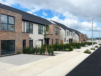 Type D/g/k - 2 Bed Mid Terrace, Midleton, Co. Cork - Image 2