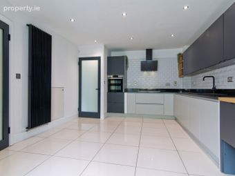 10 Castle Grove, Kilgobbin Wood, Sandyford, Dublin 18 - Image 3