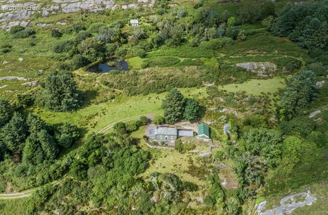 Lucy's Farmhouse, Gloun, Schull, Dunmanus, Co. Cork - Click to view photos