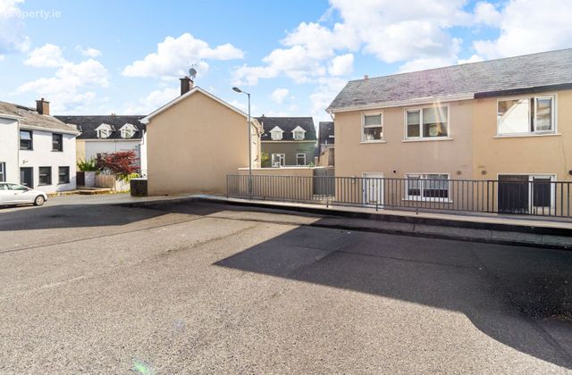 17 Parklyn, Brockelsby Street, Blackpool, Co. Cork - Click to view photos