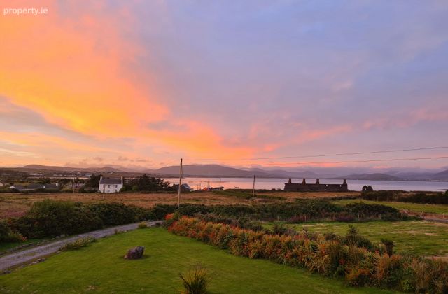 Sunset Cottage, Reen, Ballinskelligs, Co. Kerry - Click to view photos