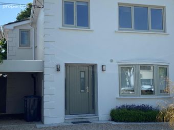 Castleknock Village Centre, Castleknock, Dublin 15