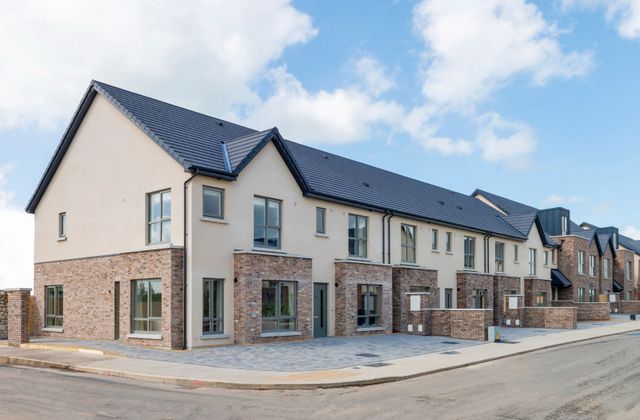 5 Bedroom Semi Detached, Kilcock, Co. Kildare - Click to view photos