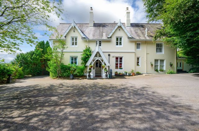 Robin Hill, Lake Road, Cobh, Co. Cork - Click to view photos