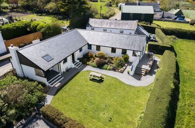 Derryfunshion Cottage, Derryfunshion, Durrus, Co. Cork - Click to view photos