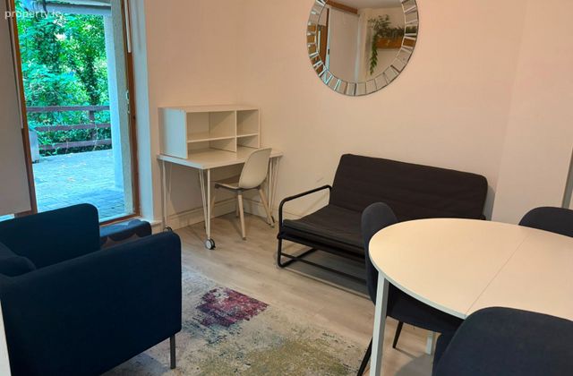 Dundrum Gate, Dundrum, Dublin 16 - Click to view photos