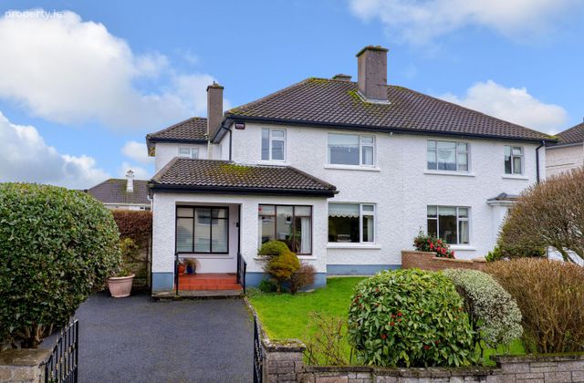 9 Ard Na Mara, Salthill, Co. Galway - Click to view photos