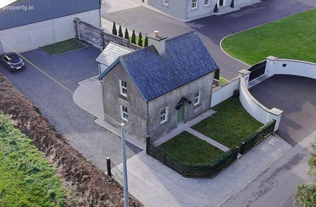 An Teach&iacute;n, Ballymountain South, Innishannon, Co. Cork - Click to view photos