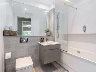 Apartment 116, Woodward Square, Murphystown Way, D, Leopardstown, Dublin 18 - Image 4