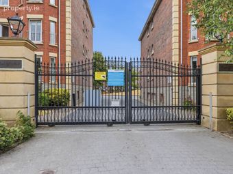 70 Radcliff Hall, St. Johns Road, Sandymount, Dublin 4, Co. Dublin, Sandymount, Dublin 4 - Image 2