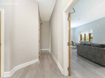 10 Garrison Mews, Cabinteely, Dublin 18, Cabinteely, Dublin 18 - Image 3