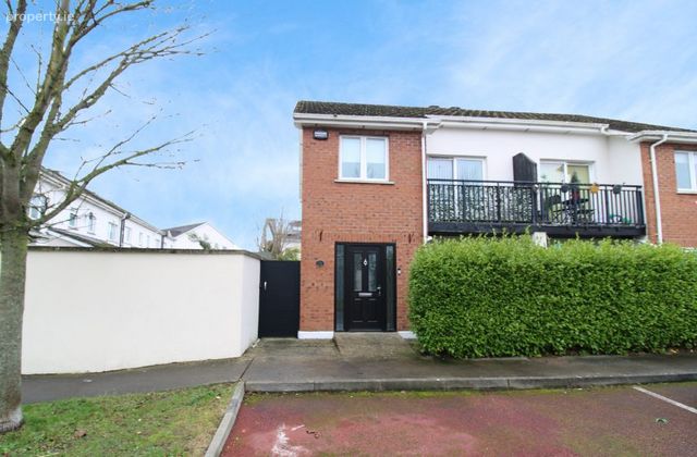 22 Phibblestown Wood, Clonee, Dublin 15 - Click to view photos