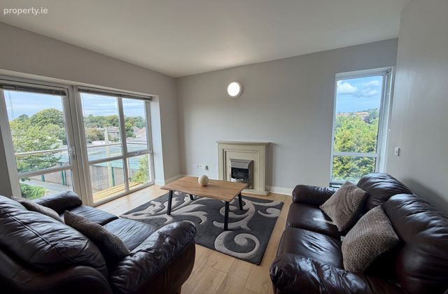 Newgrange, An Caislean, Ballincollig, Co. Cork - Click to view photos