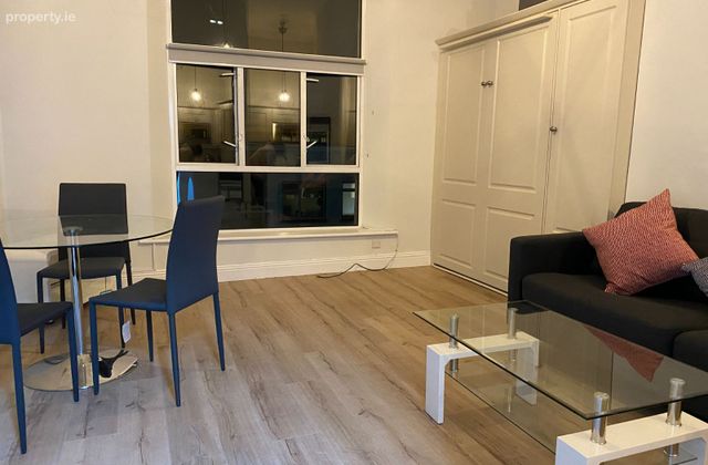 Studio Apartment, Auron Court, Dublin 2 - Click to view photos