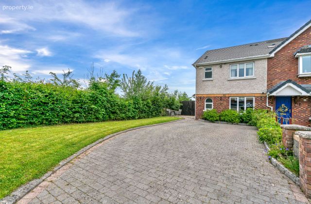 24 Old Chapel Grove, Carragh, Co. Kildare - Click to view photos