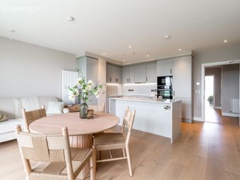 8th Floor Apartment, The Gardens, Merrion, Dublin 4 - Image 4