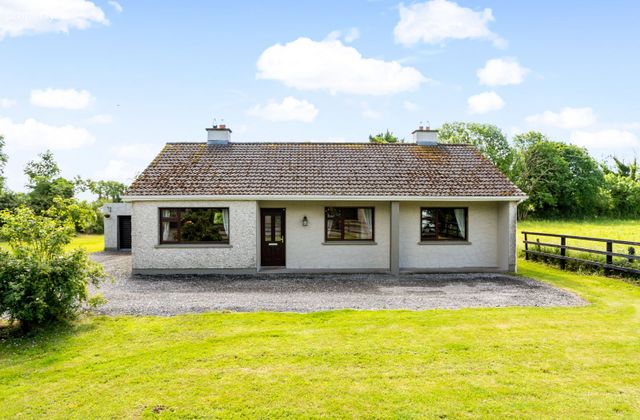 Sycamore Lodge Kilnantoge Lower R51c434, Rathangan, Co. Kildare - Click to view photos
