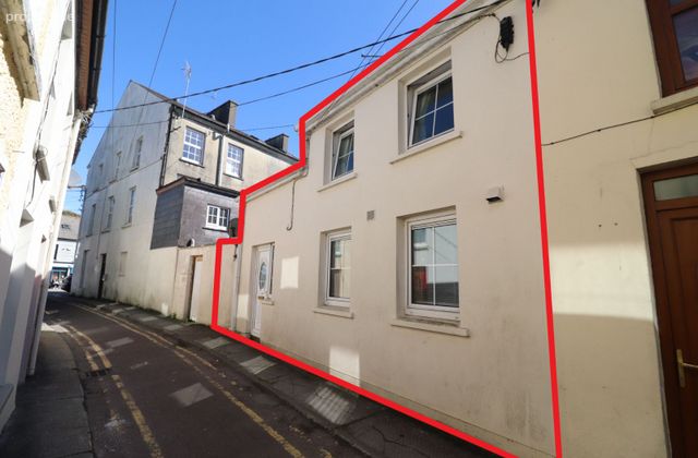8 Warners Lane, Market Street, Skibbereen, Co. Cork - Click to view photos