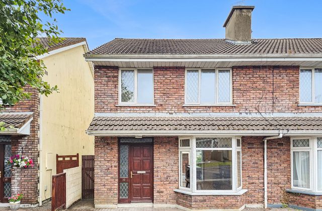 19 Carrig An Oir, Tobarteascain, Ennis, Co. Clare, Ennis, Co. Clare - Click to view photos