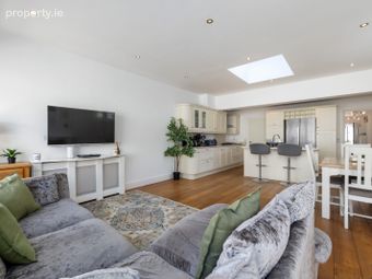 8 Sandyford Hall Grove, Dublin 18, Leopardstown, Dublin 18 - Image 2