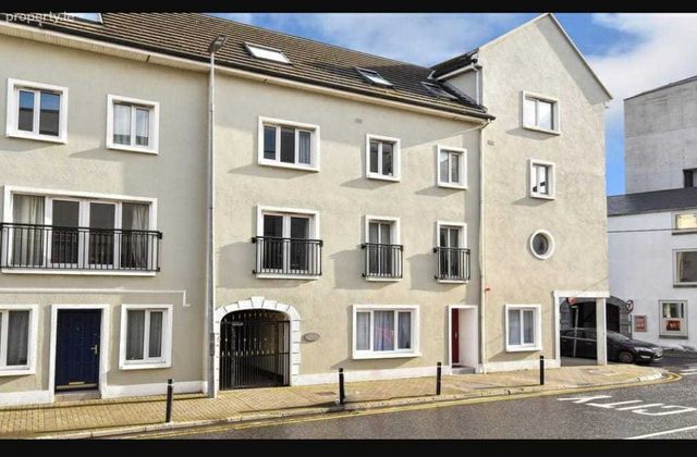 Caiseal Eala, Galway City Centre, Co. Galway - Click to view photos