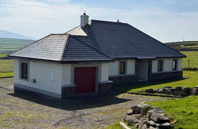 Ballinavounig, Dingle, Co. Kerry - Click to view photos